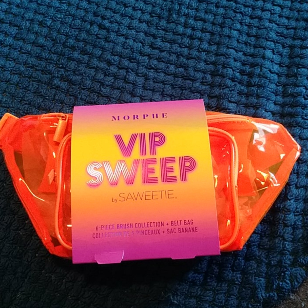 VIP Sweep Morphe x Saweetie Makeup Brushes + bag